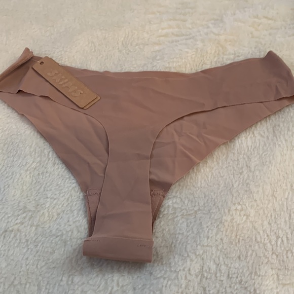 SKIMS NWT NAKED DIPPED THONG - Picture 4 of 6